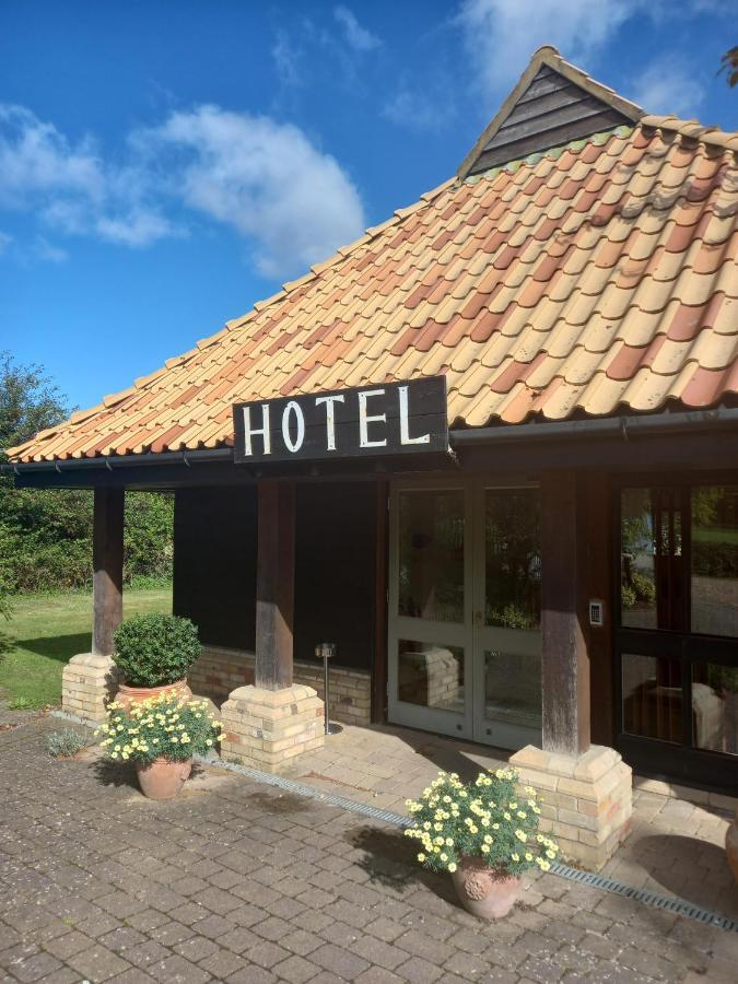 Golden Ball Hotel Elsworth Exterior foto